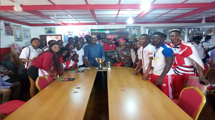 Basketteuses et handballeurs du Horoya AC reçus par le président Antonio Souaré