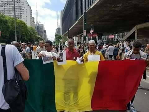 Manifestations anti-Alpha Condé: des Guinéens du Brésil entrent dans la danse