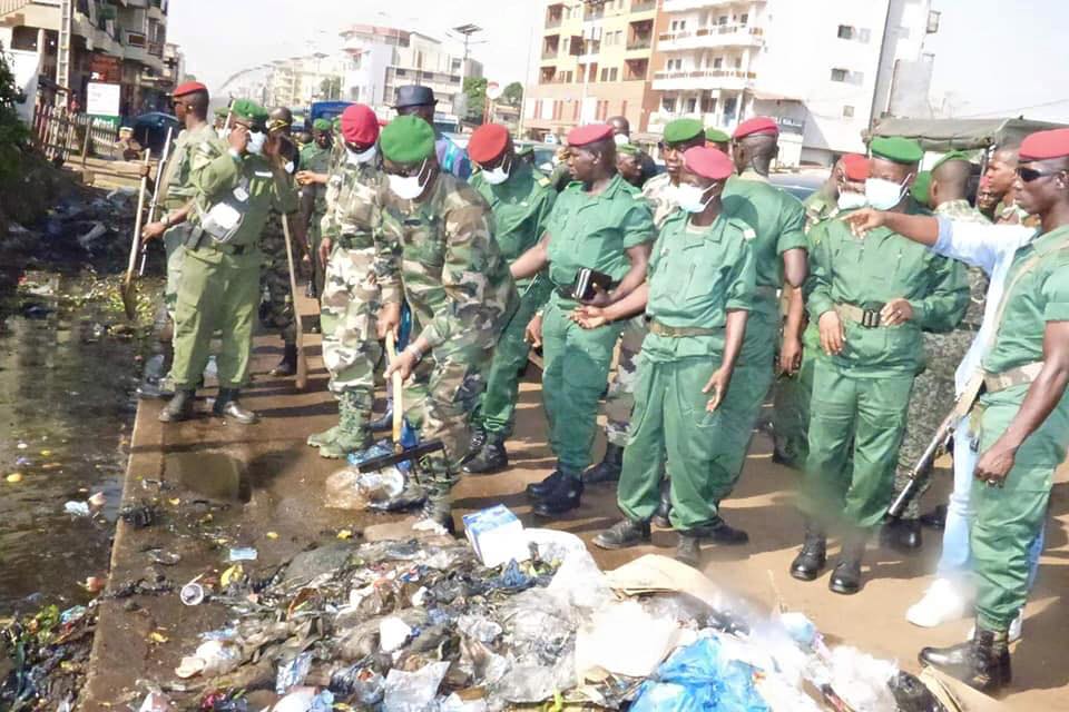 Les forces de défense et de sécurité s'impliquent dans l'assainissement de Conakry