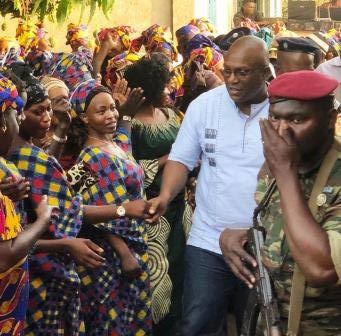 Développement rural : Le Ministre d’Etat Kiridi Bangoura soutient des femmes de Soumbouya