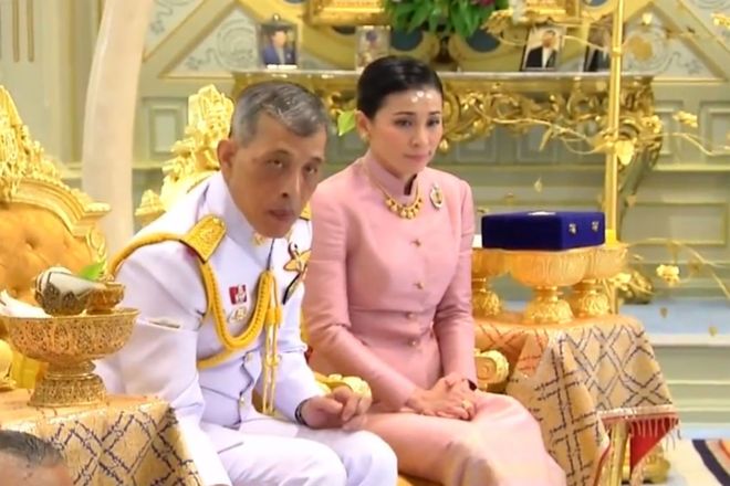 Le roi de Thaïlande épouse son ''garde du corps''