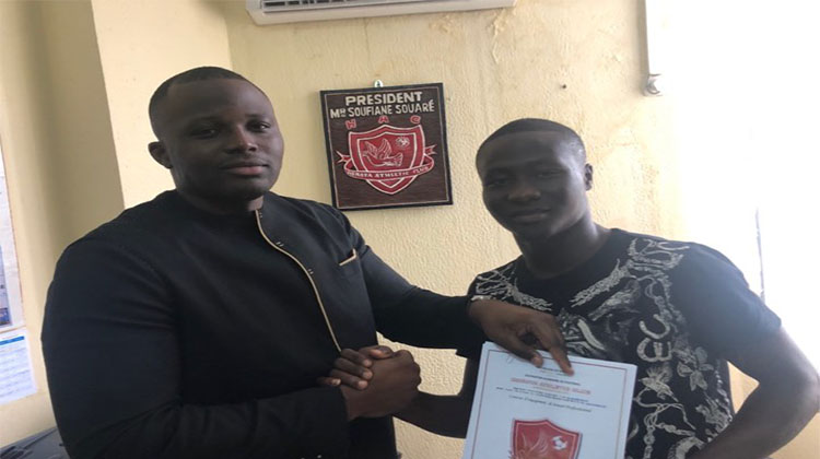 Le milieu de terrain, Morlaye Sylla, arrive au Horoya AC pour trois ans