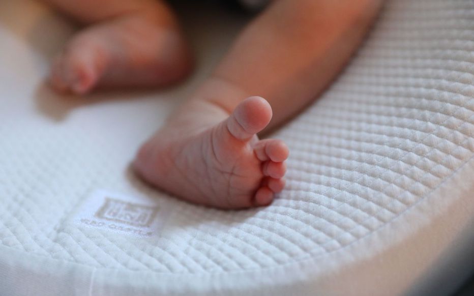 Inde : elle devient mère à 74 ans et accouche de jumelles