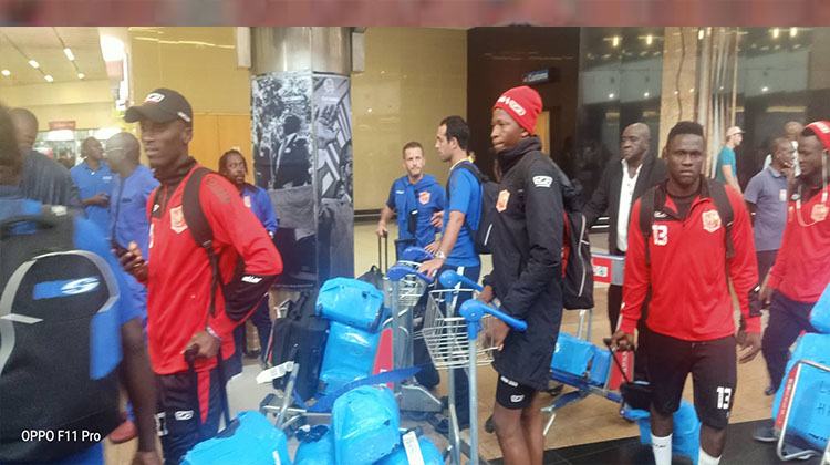 Coupe de la CAF: arrivée des joueurs du Horoya AC à Johannesbourg