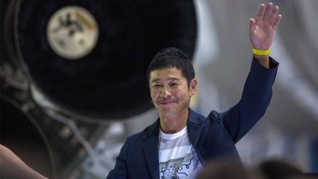 Un milliardaire japonais cherche une femme pour un voyage sur la Lune