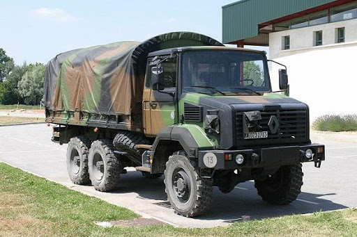 Une cinquantaine de jeunes arrêtés et déposés dans un camion militaire à la DPJ
