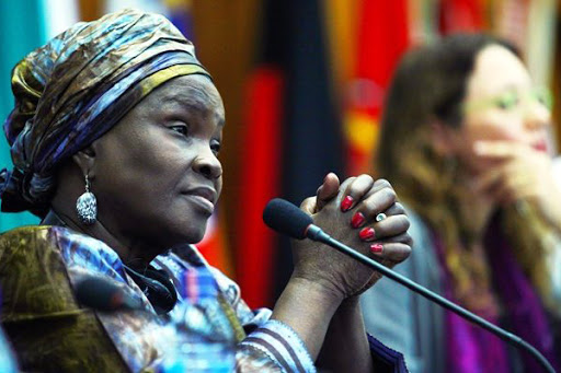 Polémique: les errements de Hadja Saran Daraba dans ses tentatives de défendre l’assassin Sékou Touré