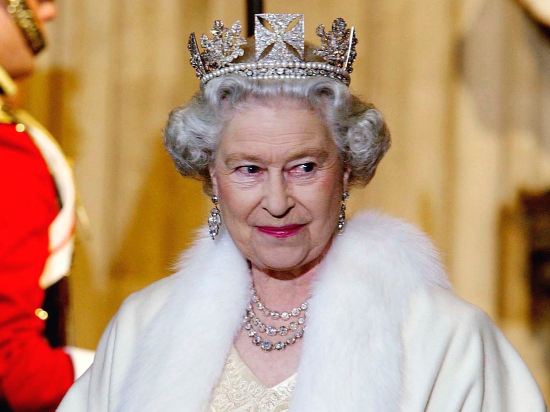 La reine Elizabeth II désormais en quatrième position du classement des plus longs règnes de l’histoire
