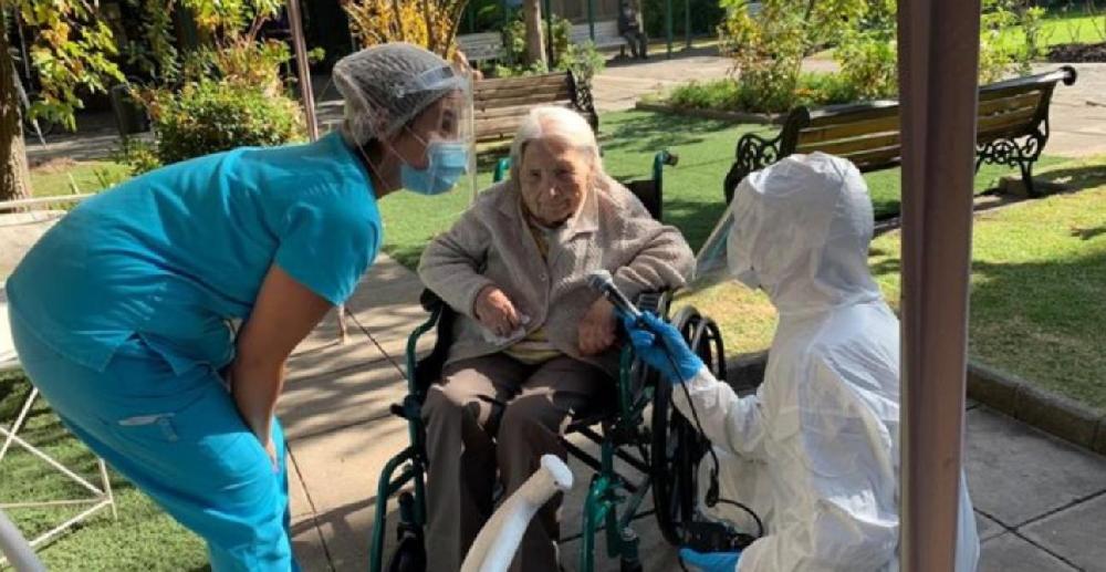 Chili: une femme de 111 ans survit au Coronavirus
