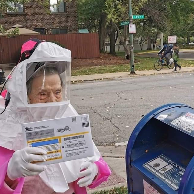 À 102 ans, elle brave le Covid-19 pour aller voter contre Trump