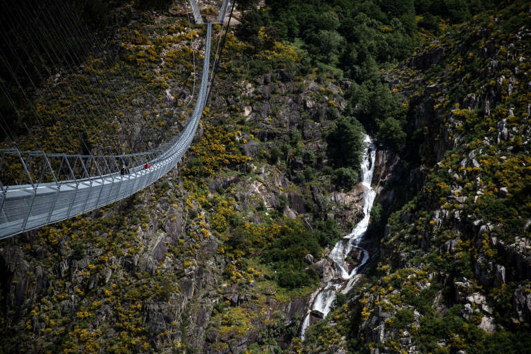 Le Portugal inaugure le pont pédestre suspendu le plus long du monde