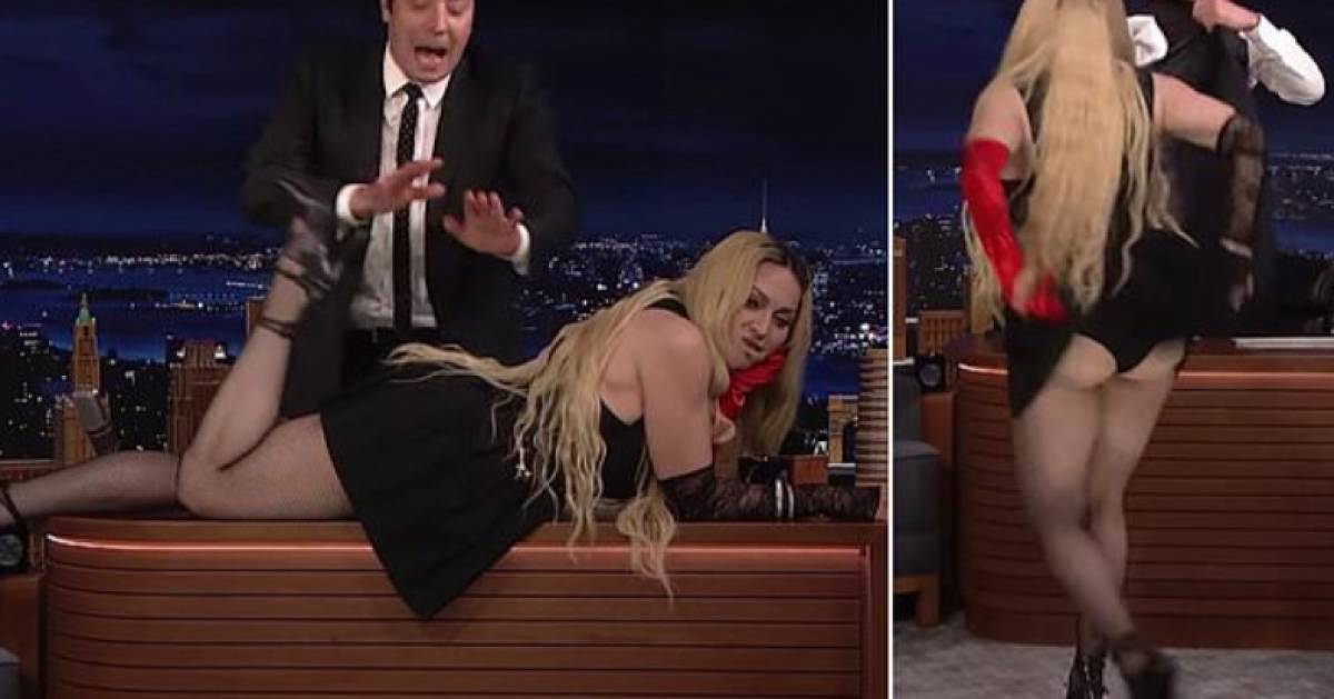 L'artiste, Madonna montre ses fesses en plein direct