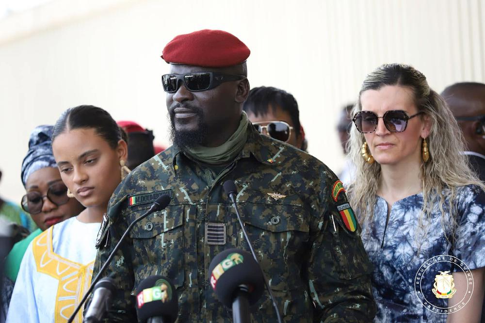 Fête du 08 mars: le colonel Doumbouya honore et gratifie la femme Guinéenne... ( Mandian Sidibé )