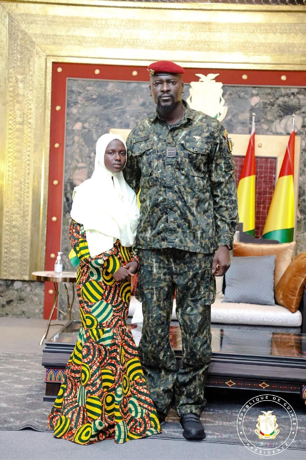 Le père de la nation guinéenne, le colonel Doumbouya, adopte Safiatou Diallo  ( Mandian Sidibé )