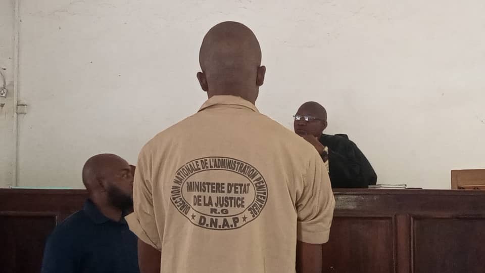 Guinée : Vol de téléphone, enfer. Vol de nation, La Mecque