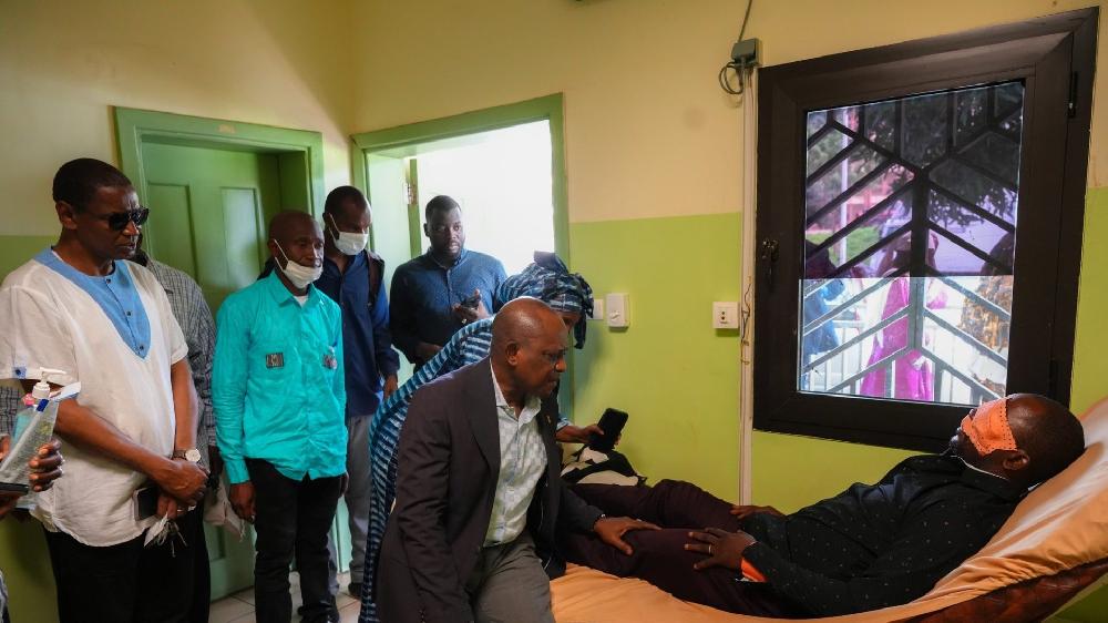 Le ministre Fana Soumah au chevet d'un journaliste blessé à l'oeil à Bomboly