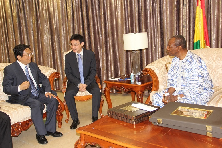 Le Haut Commissaire de la Chine contre Ebola chez le Président Alpha Condé