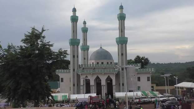 L inauguration de la mosquée de Timbo ou l' échec de Alpha Condé ( tribune )
