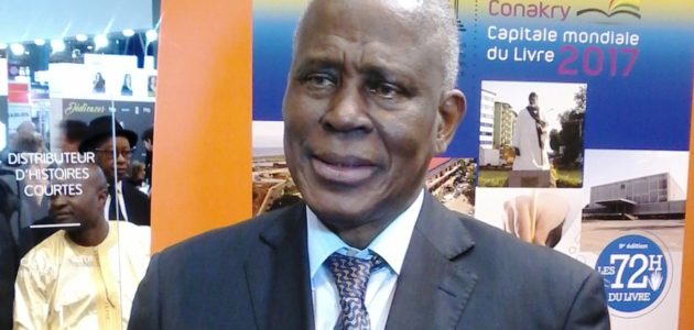 Salon de livre de Paris: l'ambassadeur Amara Camara dans les stands guinéens