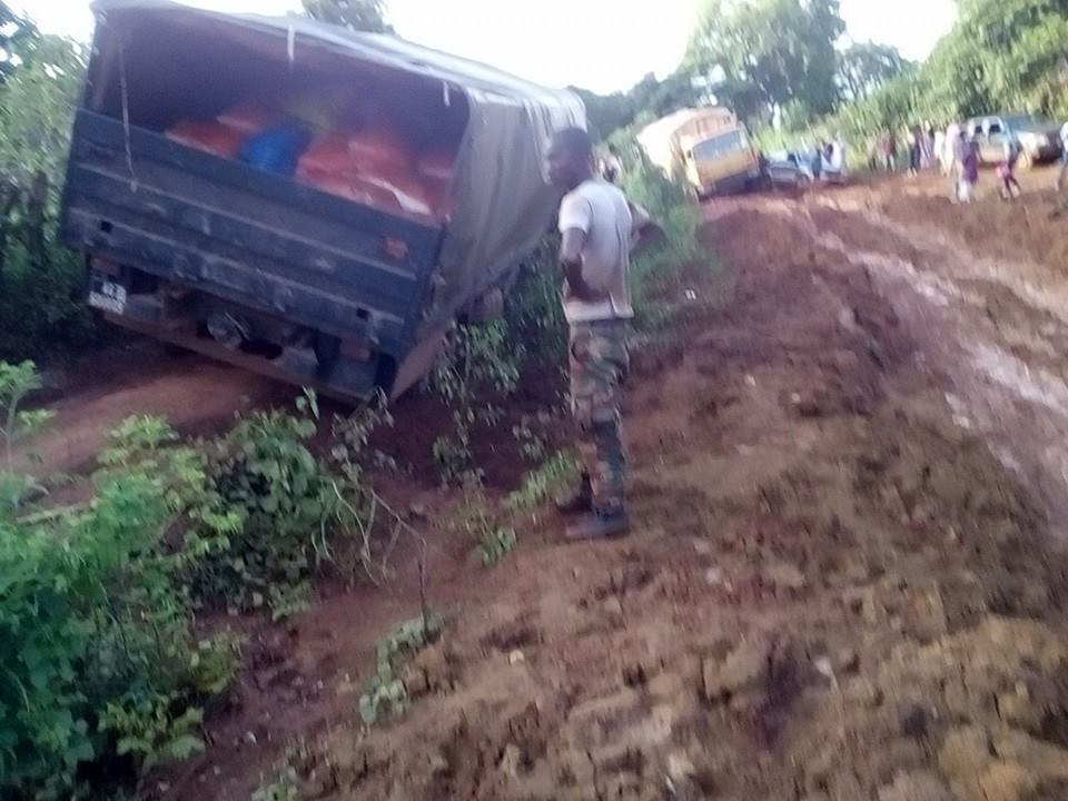 Un porte-char en panne bloque la circulation entre les préfectures de Labé et Mali