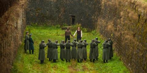 Cinéma : dans « Nos patriotes », un tirailleur guinéen, Addi Bâ, sort de la tombe