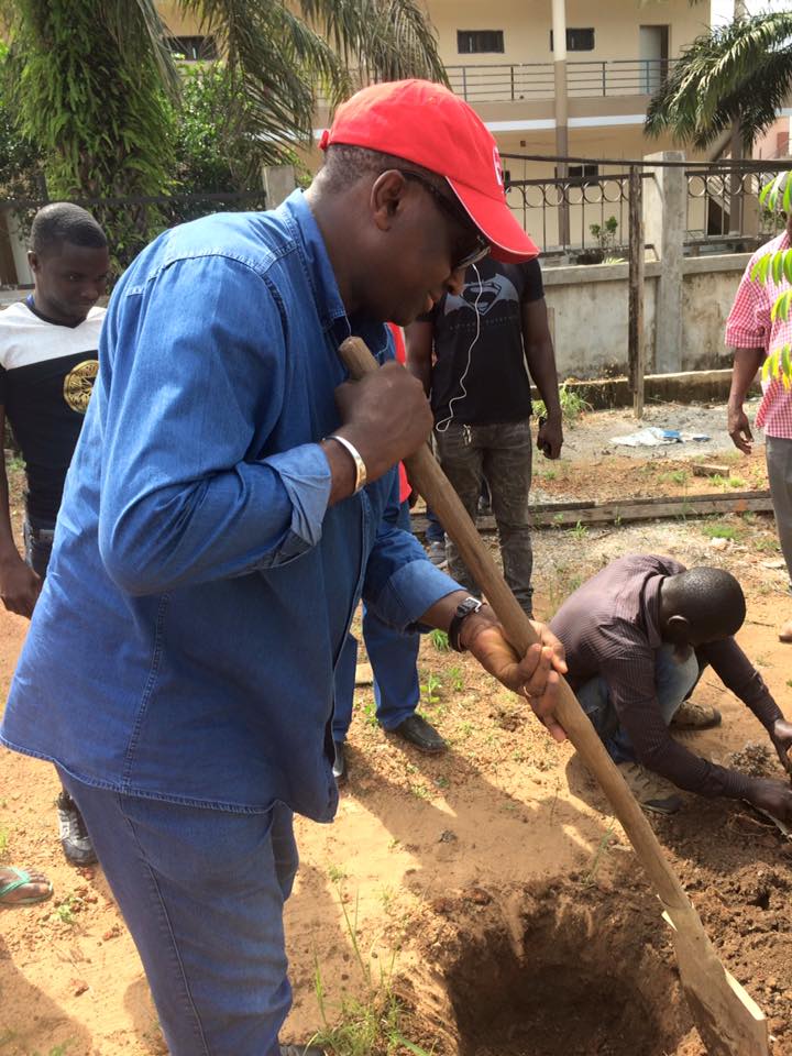 Antonio Souaré boucle le projet de restauration forestière du Centre Sportif et de Loisirs de Yorokoguia.