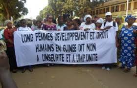 Guinée: plusieurs milliers de femmes à une marche contre les violences policières meurtrières