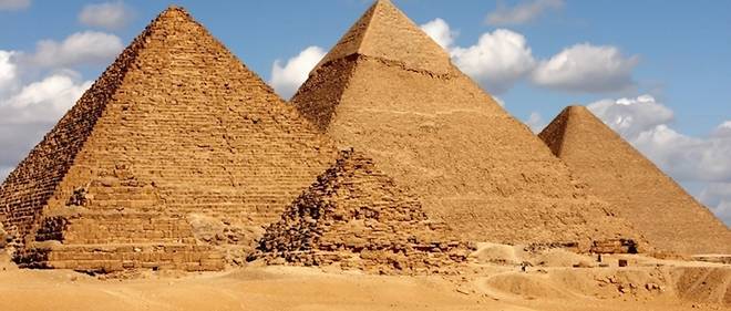 Un mystérieux sarcophage noir, vieux de 2000 ans, découvert à Alexandrie, en Egypte