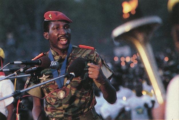 Burkina : des balais sur la tombe de Sankara pour exiger 