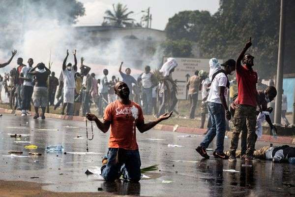 Présidentielle au Gabon: des manifestants anti-Bongo incendient l'Assemblée