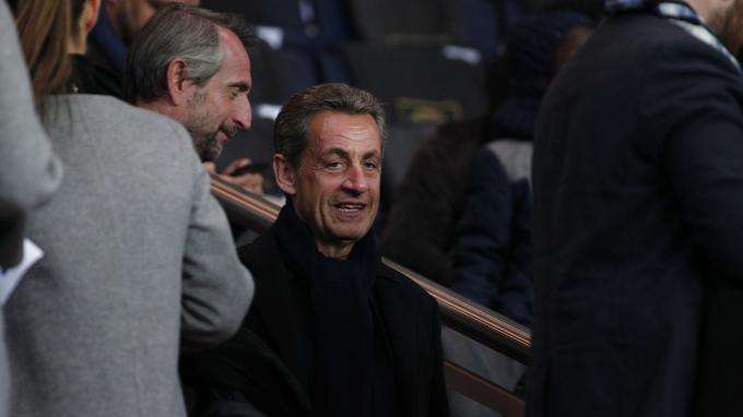 Sarkozy évacué du Camp Nou pendant Barcelone-PSG ? L'entourage dément