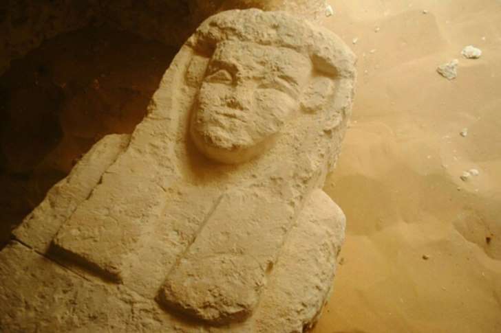 Egypte : des archéologues découvrent trois tombeaux millénaires